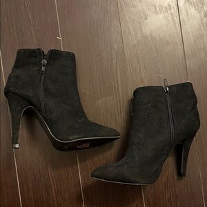 Suzy Shier Black Heeled Boots